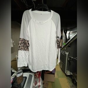 Women's White and Leopard Print Top Size 2XL Giveaway